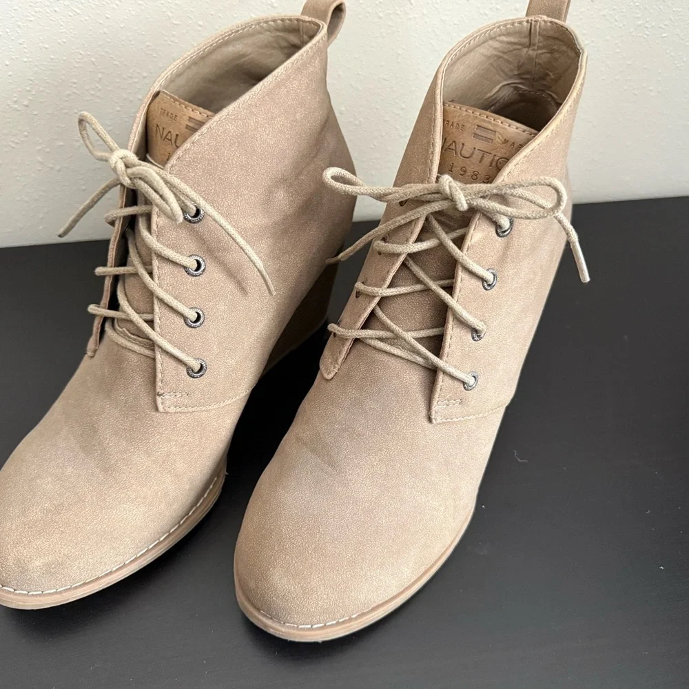 Nautica Tan Lace Up Wedge Ankle Boots Size 10 Textured Faux Suede Look